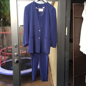 SOLD  DANA Buchman 100%silk 2pc jacket sz 8 pants